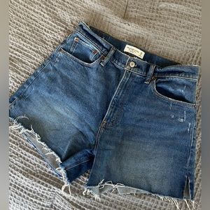 Abercrombie 4” Mom Short - Curve Love